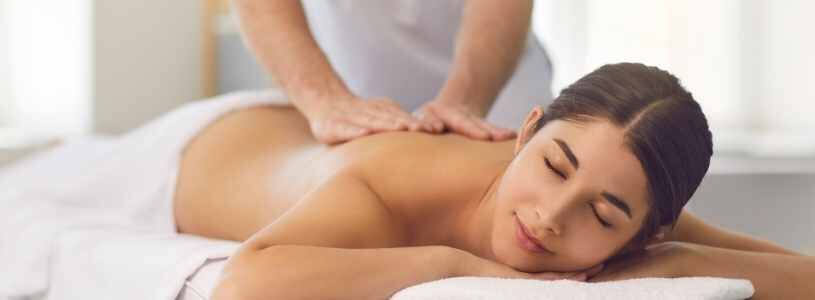 Massagem relaxante com reflexologia